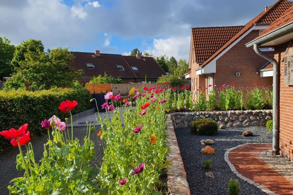 Firma Görtzen in Viöl - Gehweg und Garten