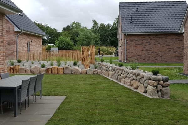 Firma Görtzen in Viöl - Garten mit Terrasse