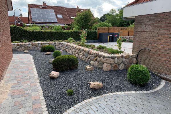 Firma Görtzen in Viöl - Steinwege im Garten