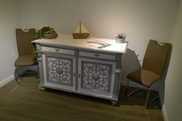 Firma Görtzen in Viöl - Malerarbeiten Möbelstück